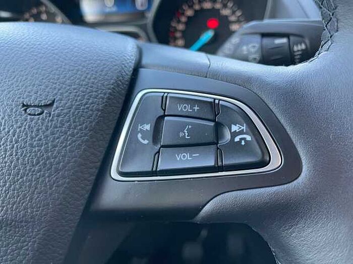 Ford Kuga Kuga 1.5 EcoBoost Titanium * AHK * Winterräder