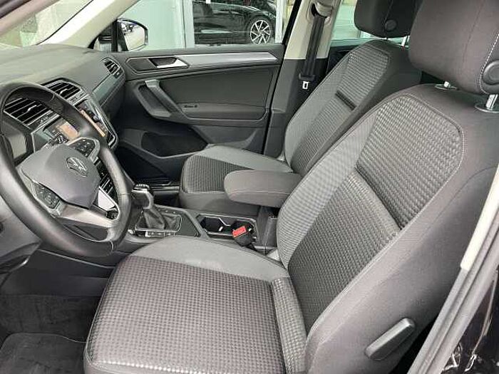 Volkswagen Tiguan Tiguan Diesel 2.0 TDI SCR DSG Life * AHK *
