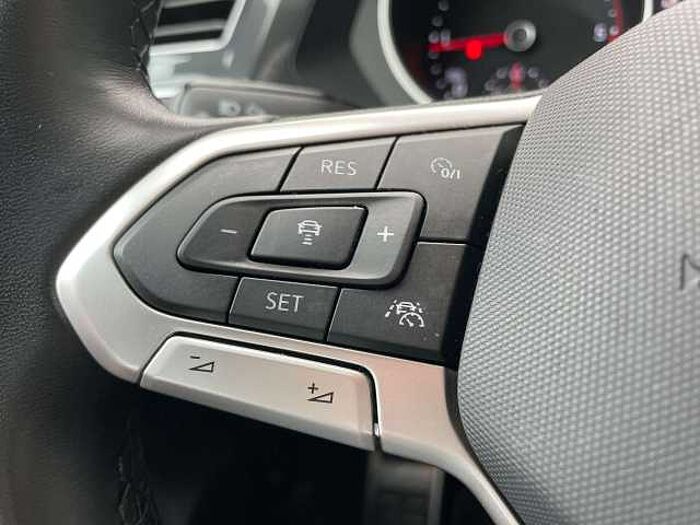 Volkswagen Tiguan Tiguan Diesel 2.0 TDI SCR DSG Life * AHK *