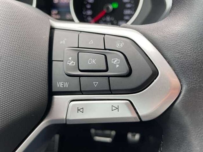 Volkswagen Tiguan Tiguan Diesel 2.0 TDI SCR DSG Life * AHK *