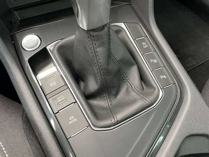 Volkswagen Tiguan Tiguan Diesel 2.0 TDI SCR DSG Life * AHK *