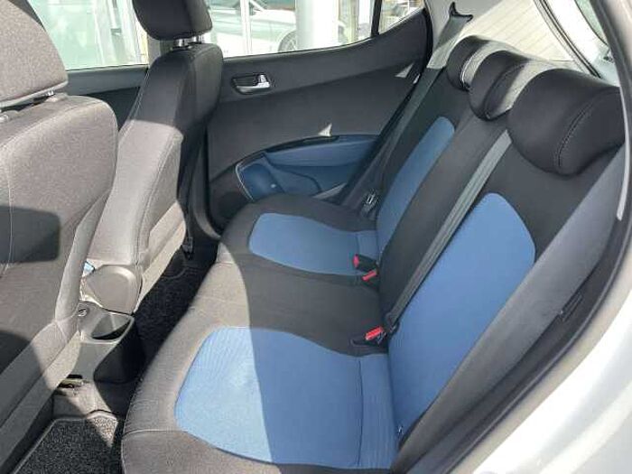 Hyundai i10 i10 1.2 Automatik Passion Plus * 8-fach bereift *