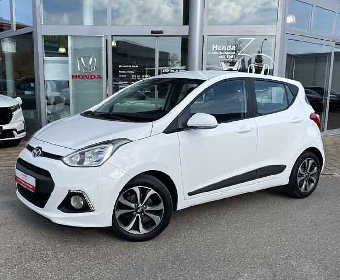 Hyundai i10 i10 1.2 Automatik Passion Plus * 8-fach bereift *