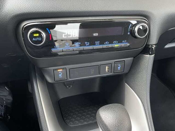 Toyota Yaris Yaris Hybrid 5-Türer 1.5 VVT-i Team Deutschland