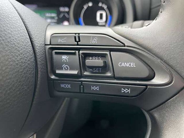 Toyota Yaris Yaris Hybrid 5-Türer 1.5 VVT-i Team Deutschland