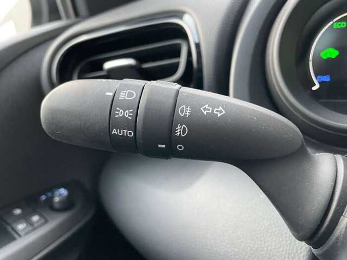 Toyota Yaris Yaris Hybrid 5-Türer 1.5 VVT-i Team Deutschland