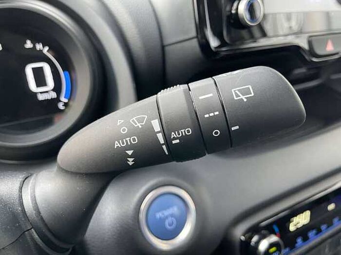 Toyota Yaris Yaris Hybrid 5-Türer 1.5 VVT-i Team Deutschland