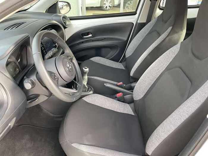 Toyota Aygo X Aygo X Play * 8fach bereift * scheckheftgepflegt *