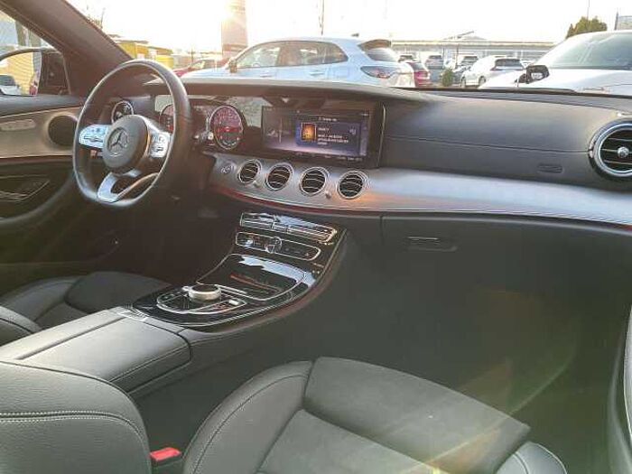 Mercedes-Benz E 300 E-Klasse T-Modell T 9G-TRONIC AMG Line * 1. Hand *