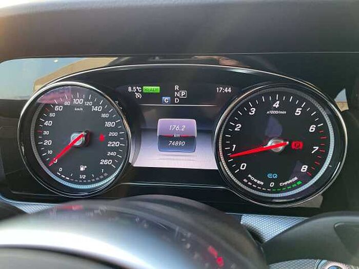 Mercedes-Benz E 300 E-Klasse T-Modell T 9G-TRONIC AMG Line * 1. Hand *