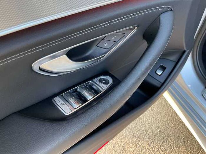 Mercedes-Benz E 300 E-Klasse T-Modell T 9G-TRONIC AMG Line * 1. Hand *