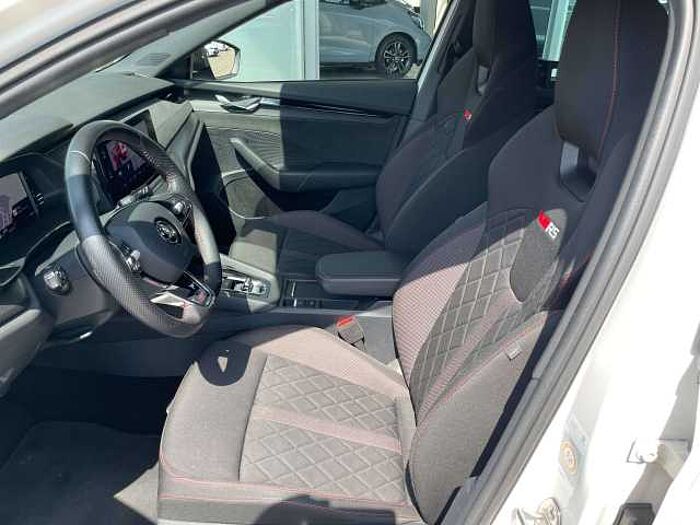 SKODA Octavia Octavia Combi Diesel IV 2.0 TDI DSG RS * AHK * Head Up *