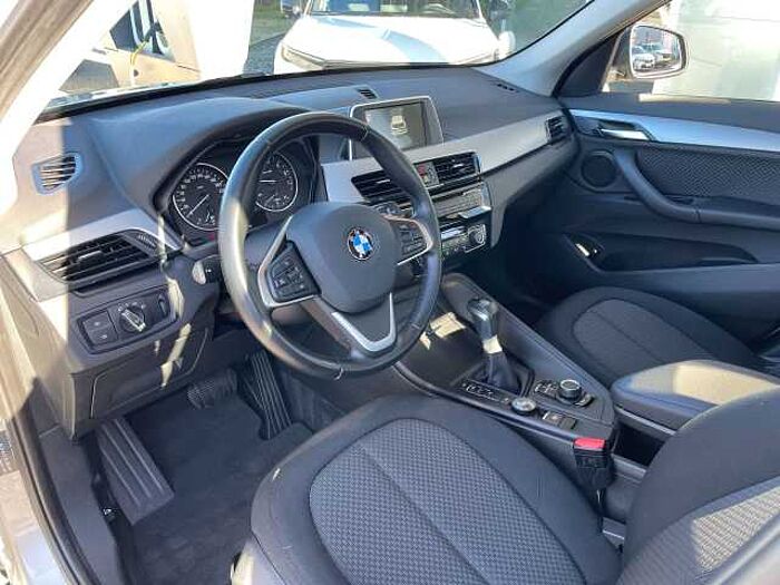 BMW X1 X1 xDrive20i Aut. Advantage * AHK * 1. Hand *